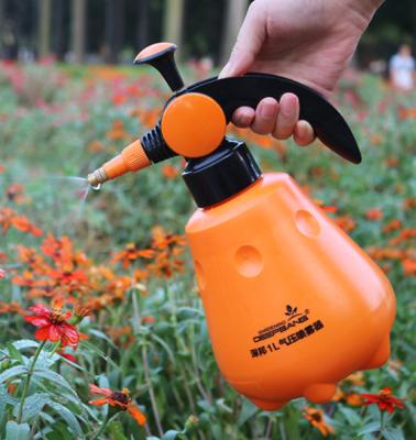 China Garden.farming.HOMES Sale Water Irrigation Sprayer 1L Pump Sprayer Hot Orange High Pressure Plastic Thicken Bottle Water Sprayer for sale