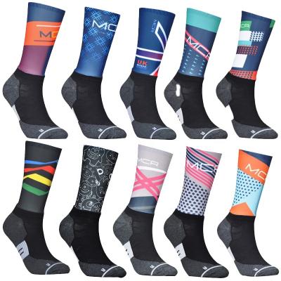 China QUICK DRY Custom Logo OEM Socks Trend Sports Cycling Socks Men Women Basketball Sports Running Socks for sale