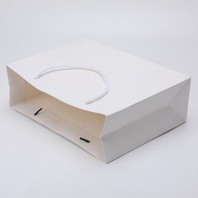 China Cheap Recyclable Custom Made Luxury Custom Small Gift Clothing Bag Recyclable White Card White Gift Bag Kraft Paper Packaging Paper Bag Carton for sale