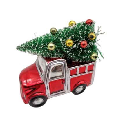 China Custom Hand Blown Glass Red Grassland Custom Car Glass Road Ornament Christamas Home Decor Factory Vintage Truck Hand Blown Glass Ornament with Christmas Tree for sale