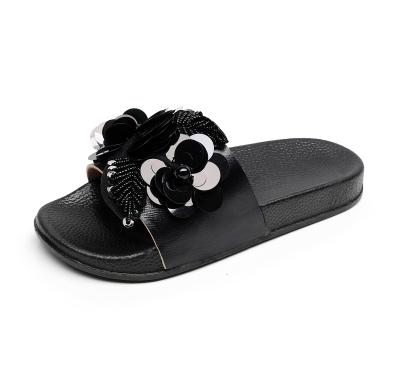 China 2020 Fashion Trend Cheap Flower Lady Slippers Outdoor Sandal Lady Shiny Flat Slides With Beads for sale