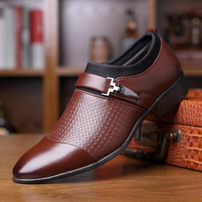 China 2020 new large size men's business shoes handworked Anti-slippery pointed toe British stylish men's shoes for sale