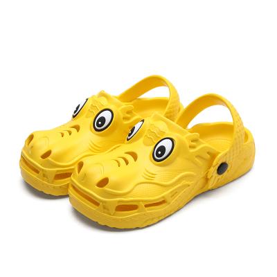 China New flat summer cartoon children's beach clogs hole shoes kids outdoor dragon wading sandals slippers shoes for sale