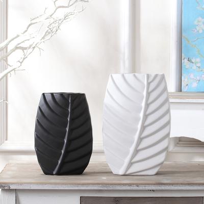 China 100% Handmade Modern Leaves Shape Decorations Nordic Home Decor Luxury Ceramic TV Cabinet Table Vase for sale