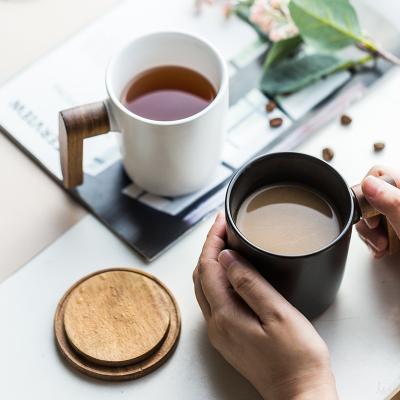 China Retro Nordic Creative Sustainable Cup A Porcelain Ceramic Mugs With Wooden Handle And Lid for sale