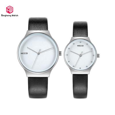 China Prenda impermeable japonesa de los relojes los 30M de los pares del cuarzo con el logotipo modificado para requisitos particulares en venta