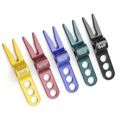 China Custom Logo Metal Multi-Function Golf Divot Tool Putting Green Repair Fork Colorful Zinc Alloy Business Gift 81.8*15.5*14.2mm for sale