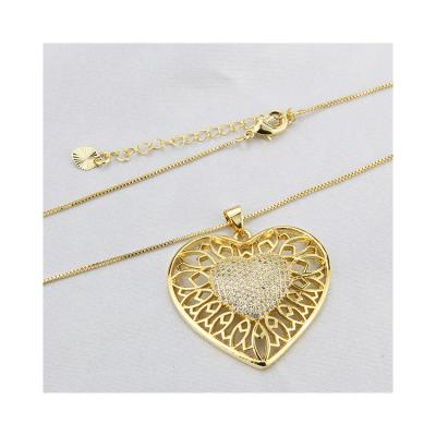 China Fashionable Brand New High Quality Elegant 18k Gold Women Charm Heart Shaped Necklace Chain Necklace for sale