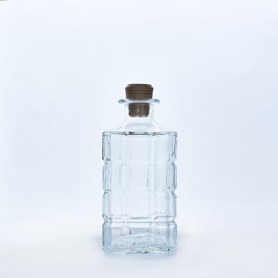 China 850ml High End Crystal Beverage Vodka Glass Bottle Whiskey Bottle Glass Bottle Supplier for sale