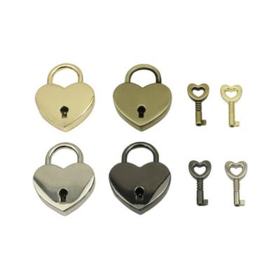 China Decoration Zinc Alloy Heart Shaped Lock With Key for sale