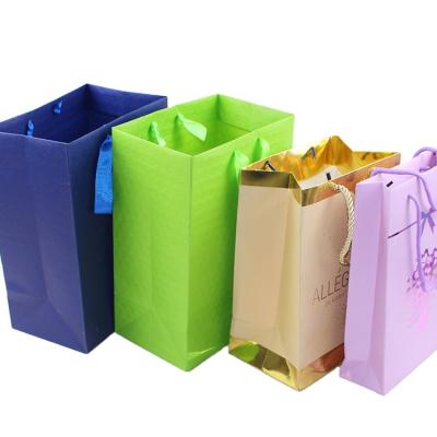 China Simple Design Logo Printing Paper Shopping Gift Bag Recyclable Wholesale Custom Paper Bag for sale