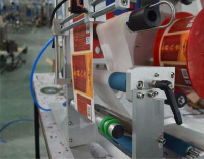 China Professional Semi Automatic Bottle Labeler Round Bottle Label Applicator for sale