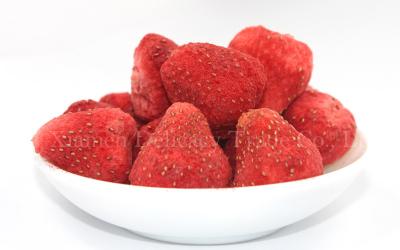 Chine Casse-croûte de fruit lyophilisés par chips de partie, nourriture se baladante de fraise à vendre