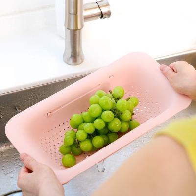 China Sustainable 2023 Kitchen Gadgets Wash Vegetables Fruits Cooked Pasta Dry Dishes Over the Sink Colander Strainer Basket for sale