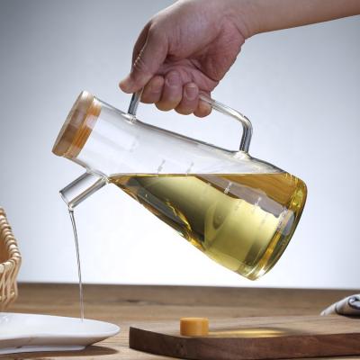 China Handmade Frying Oil High Borosilicate Glass Water Oil Bottle Decanter With Wooden Lid for sale