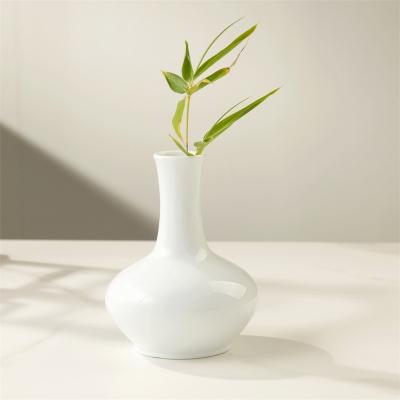 China Simple Design Modern Western Nordic Home Decoration Style Auratic White Ceramic Flower Vases Small for sale