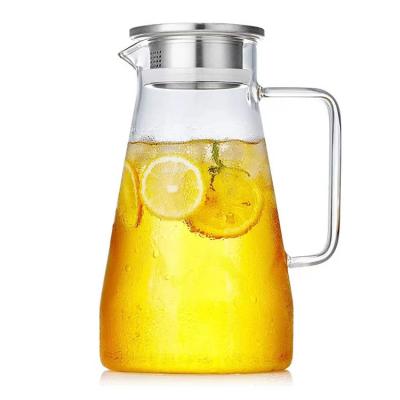 China Viable Glass Pitcher With Strainer Lid Juice Lemonade Iced Tea Pitcher Glass Beverage Bottle for sale