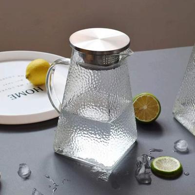 China 1200mL Pyrex Glass Viable Pitcher with Stainless Steel Strainer Lid for Juice and Iced Tea Hot or Cold Water Pot for sale