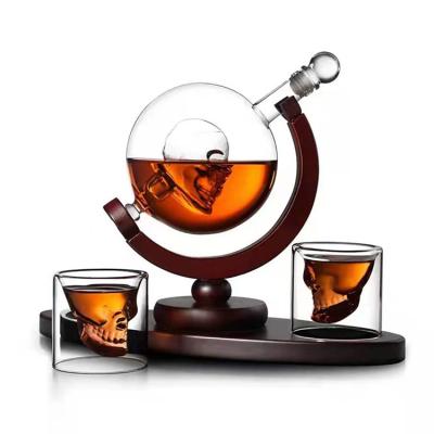 China Modern maker sells a unique 28 oz whiskey skull globe clear glass DECANTER SET for sale