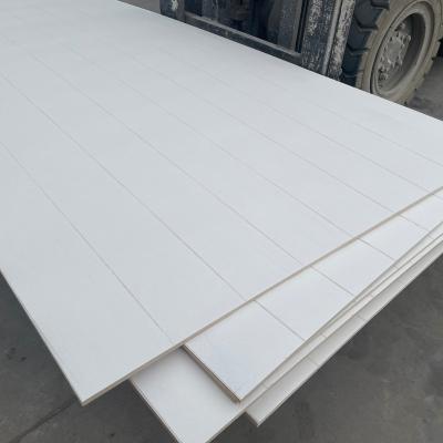 China Minimalist 3050 MM X 1220MM Grooved Plywood With Painting for sale