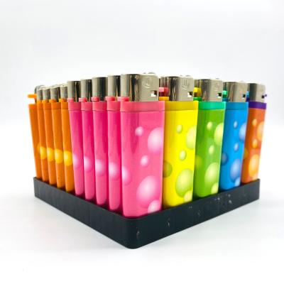 China Custom Disposable Plastic Lighter Popular Classic Isqueiro Flint Cigarette Lighter for sale