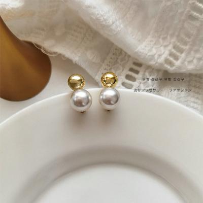 China FASHIONABLE Minimalist 14k Gold Plated Simple and Exquisite Pearl Metal Round BAL Stud Earring Stud Earrings for sale