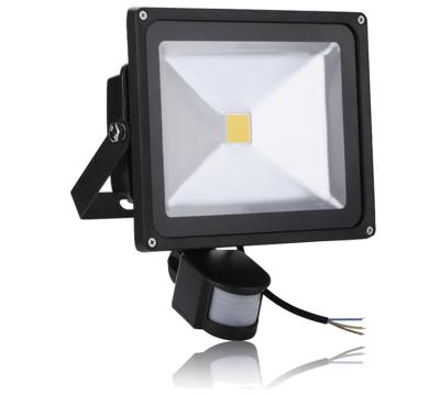 China Warehouse PIR LED flood light 20w 2000lm cool white led outdoor light with sensor for sale