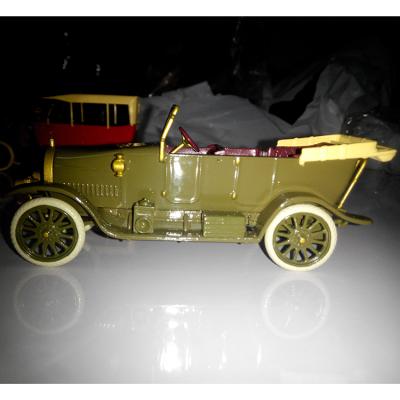 China Professional Europe 1/25 Resin Model Car Kits Made in China for sale