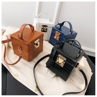 China PU bag 2021 female Korean version of the trend of popular new crocodile pattern box all-match shoulder bag fashion messenger Ba for sale