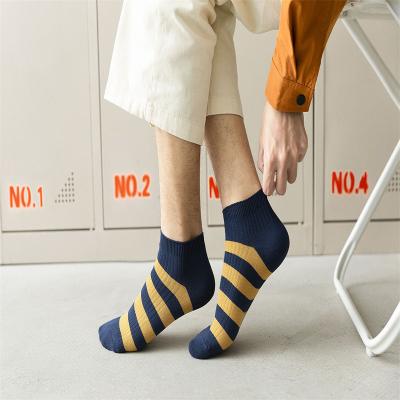 China Sporty Stripe Printed Wholesale Multicolor Fashion Socks Cotton Mens Socks for sale