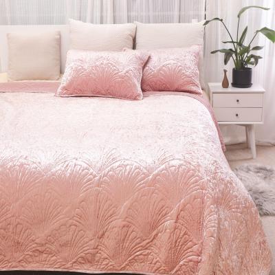 China Luxury Premium Nondisposable Shell Pattern Velvet Quilt Set Heavy with Cotton Backing for sale