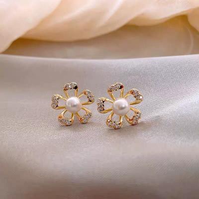 China New Trend 2021 Fashion Women's Jewelry Gold Flower Stud Earring Women Cute Diamond Peral Floral Stud Earrings for sale