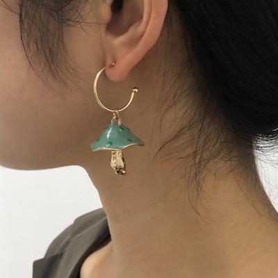 China Beautiful Mori Style Small Cute Dreamy Creative Dreamy Mushroom Oil Drip Mushroom Drip Earrings are hot sellers for sale