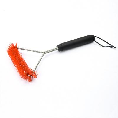 China Easily Cleaned Triangle Wire Barbecue Grill Cleaning Brushes With Plastic Handle for sale