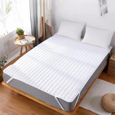 China Poly-cotton waterproof hypoallergenic quilted mattress cover mattress protector. raincoat for sale