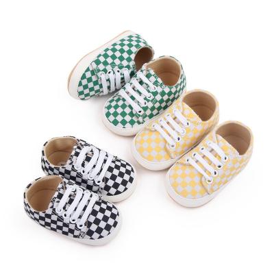 China Handsome vintage green plaid flat checkerboard black and white baby casual shoes with good quality for sale