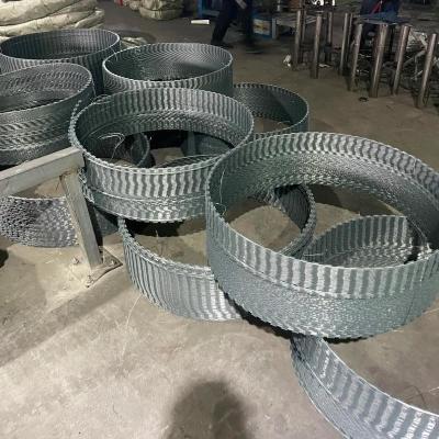 China BTO-22 Galvanized 90cm Coil Diameter Concertina Razor Barbed Wire for Protection Wall for sale