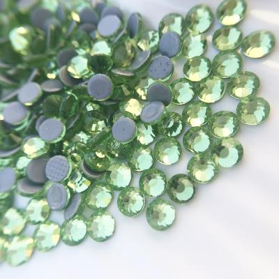 China Wholesale Bulk Green Glass Flatback Rhinestone Hot Fix Diamond Flatback Rhinestone for sale