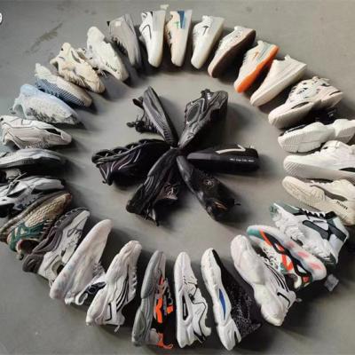 China Fashion Trend High Quality Fashion Sports Shoes Sneaker Men Soft Durable Football Shoes for sale