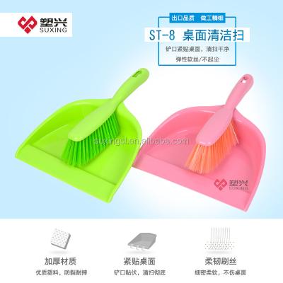 China Home Indoor Plastic Dustpan Dustpan Dustpan with Reading Brush for sale