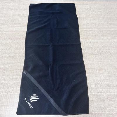 China high quality microfiber gym hand towel with pocket sport towel custom embroidered gym towel for sale