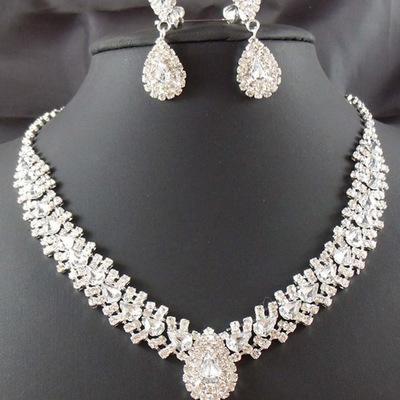 China Easy Wedding Dress Bridal Accessories Set Korean Fashion Gorgeous Water Drop Necklace And Earring Jewelry Set for sale