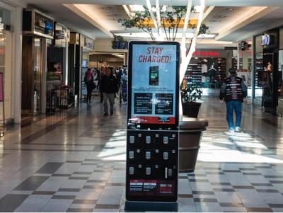 Chine Station de charge mobile de téléphone portable de machine de kiosque de Signage d'Adversting Digital de 43 pouces à vendre