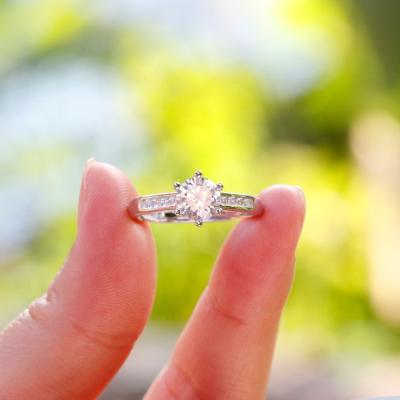 China Fashion Moissanite Jewelry Round Cut 1ct 925 FASHIONABLE Moissanite Silver Ring for sale