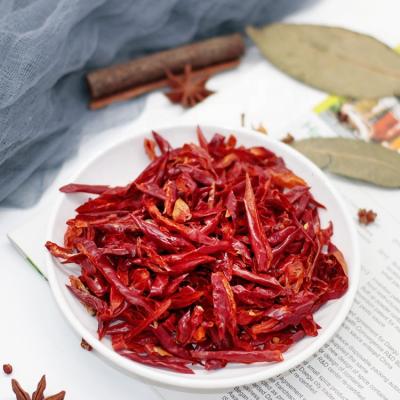 Cina hot sale chili pepper dried red chili in slices Single Herbs & Spices in vendita