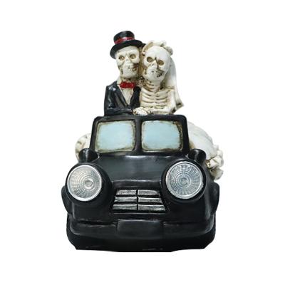 China Worlwide 2021 Creative Black Car Latest Halloween Custom Resin Bride and Groom Halloween Decorations Outdoor Gardening for sale