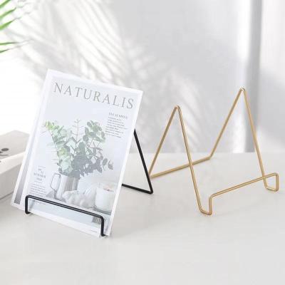 China Durable Metal Wire Square Wire Display Racks Stand For Photo Holder Stand Desk Clips for sale