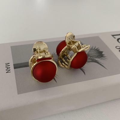 China Retro Metal Mini Hair Claw For Girls Red Fashion Style Girls Small Ball Hair Clip European And American Cute Korean Women Accessories for sale