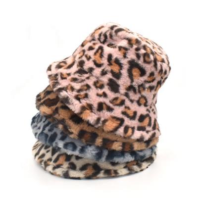 China 2021 New York Polyester Brown Leopard Cheetah Print Faux Fur Winter Bucket Hats Hairy Women Set for sale