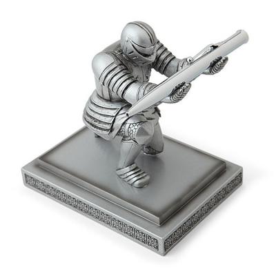 China Europe Children Pencil Creative Executive Knight Pen Holders Accessories Organizer Pen Stand Office Supplies Desk Holder Resin Soldier for sale